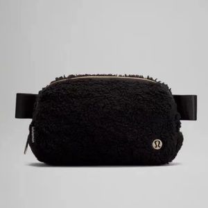 Lululemon Everywhere Belt Bag Fleece
